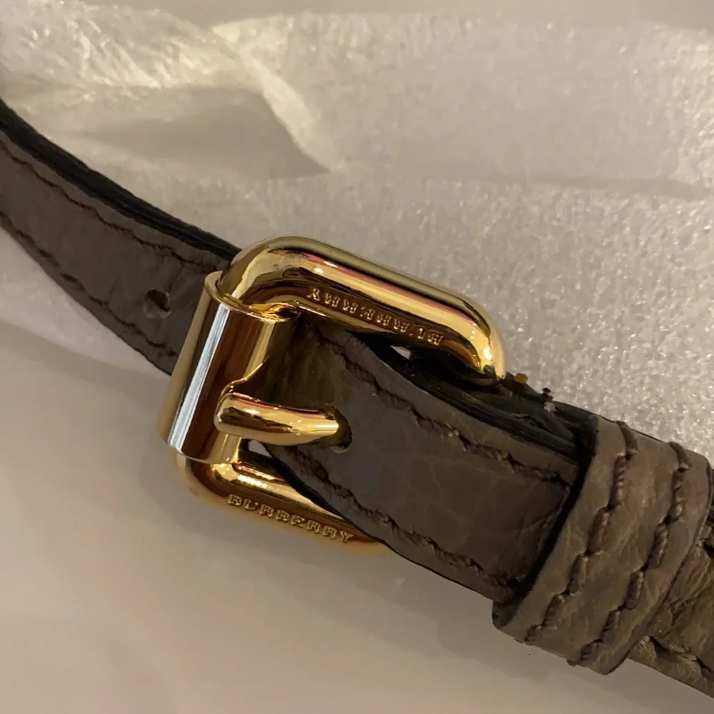 Burberry Welburn bag in pale grey color. New with tags and dust bag. - Picture 7 of 8